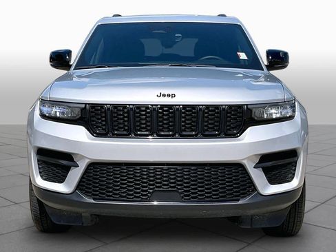 Used 2025 Jeep Grand Cherokee Altitude AWD/4WD image 4