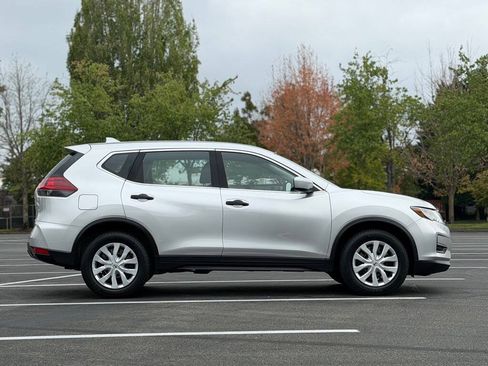 Used 2018 Nissan Rogue S AWD/4WD image 6
