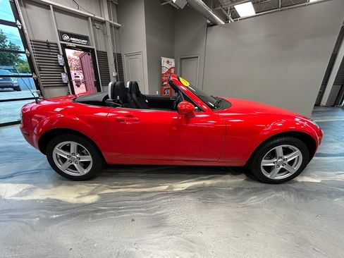 Used 2008 MAZDA MX-5 Miata Sport RWD image 19