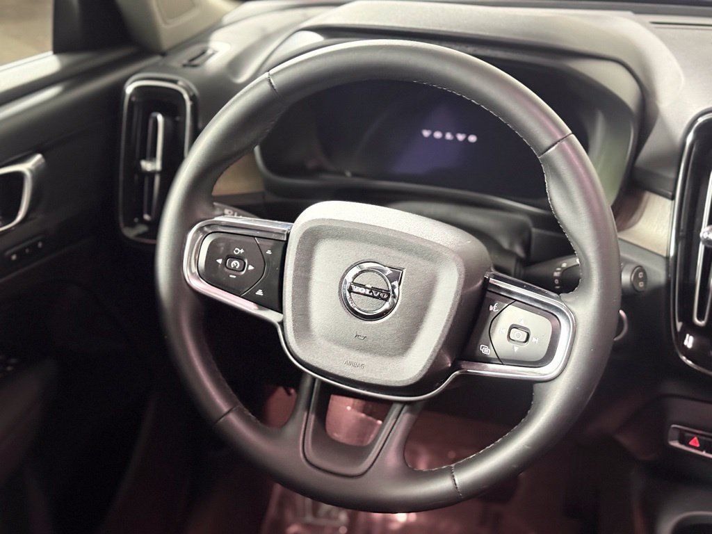Used 2023 Volvo XC40 B5 Core w/ Convenience Package AWD/4WD image 12