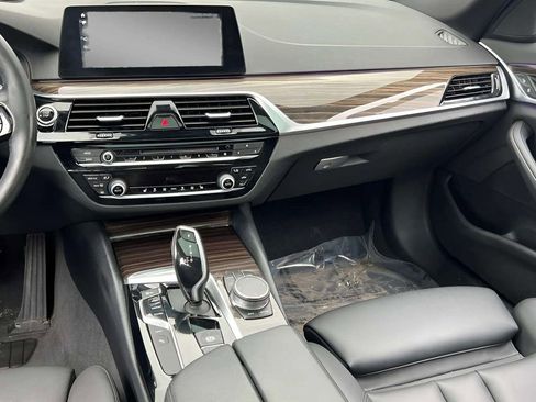 Used 2018 BMW 530e xDrive image 21