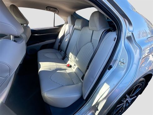 Used 2024 Toyota Camry SE image 22