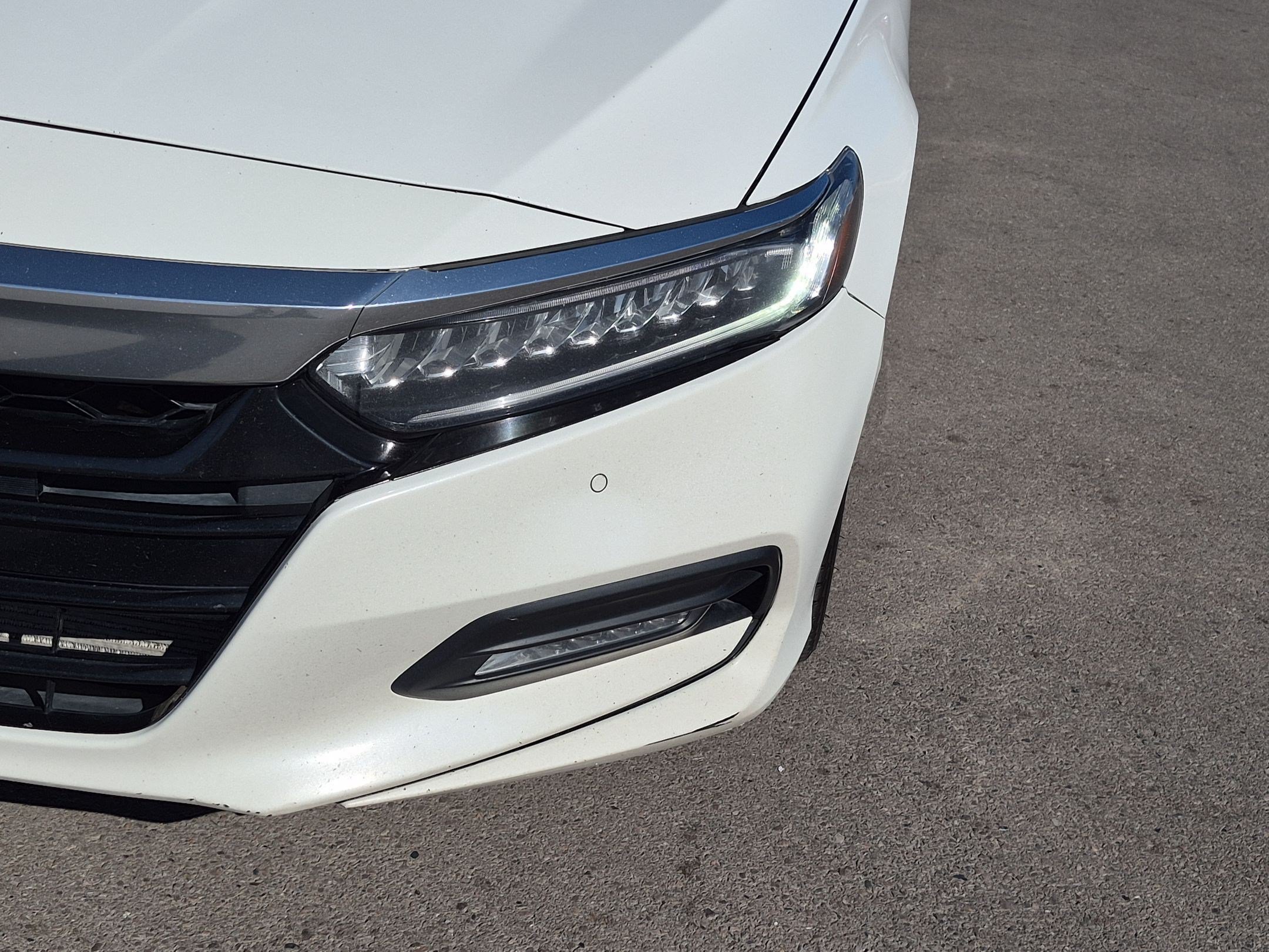 Used 2018 Honda Accord Touring image 12