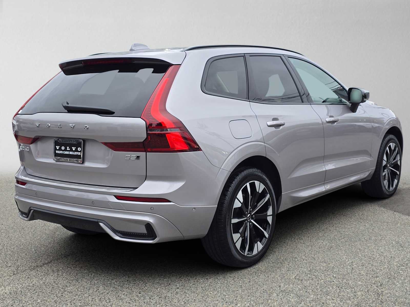 Used 2026 Volvo XC60 B5 Plus w/ Climate Package AWD/4WD image 3