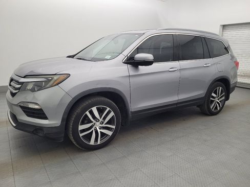 Used 2018 Honda Pilot Touring image 2