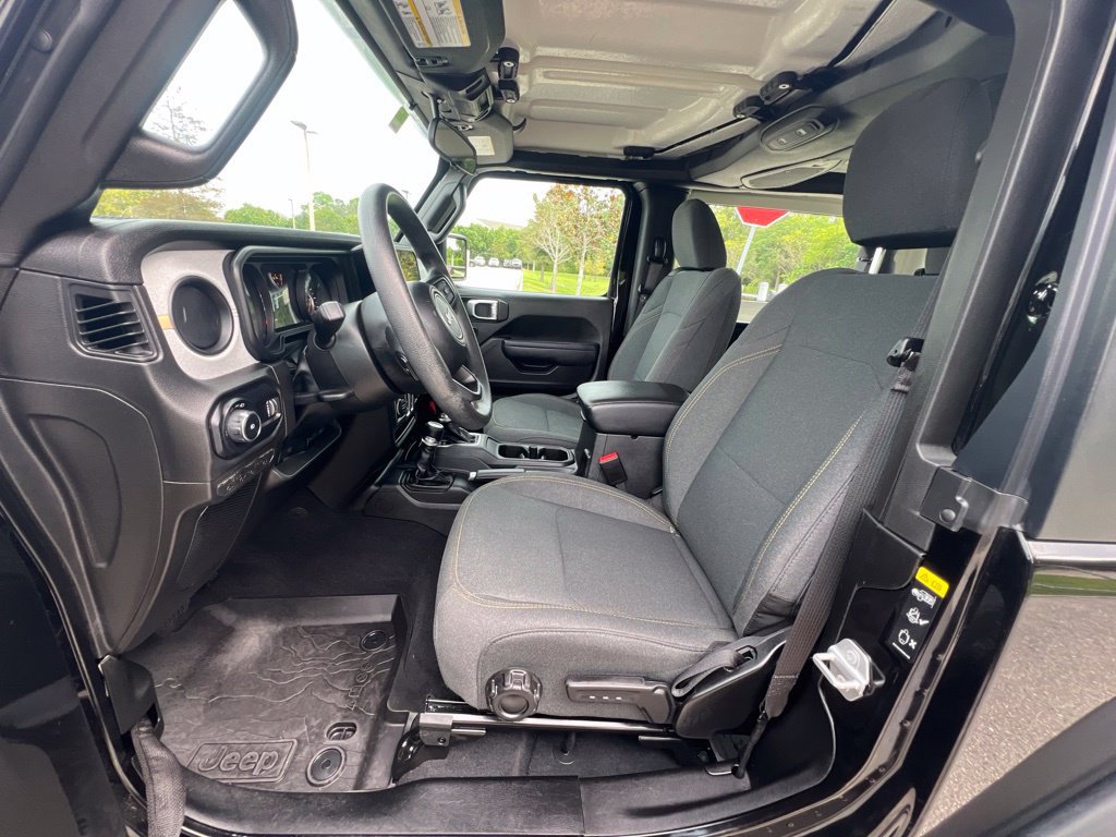 Used 2025 Jeep Wrangler Sport AWD/4WD image 28