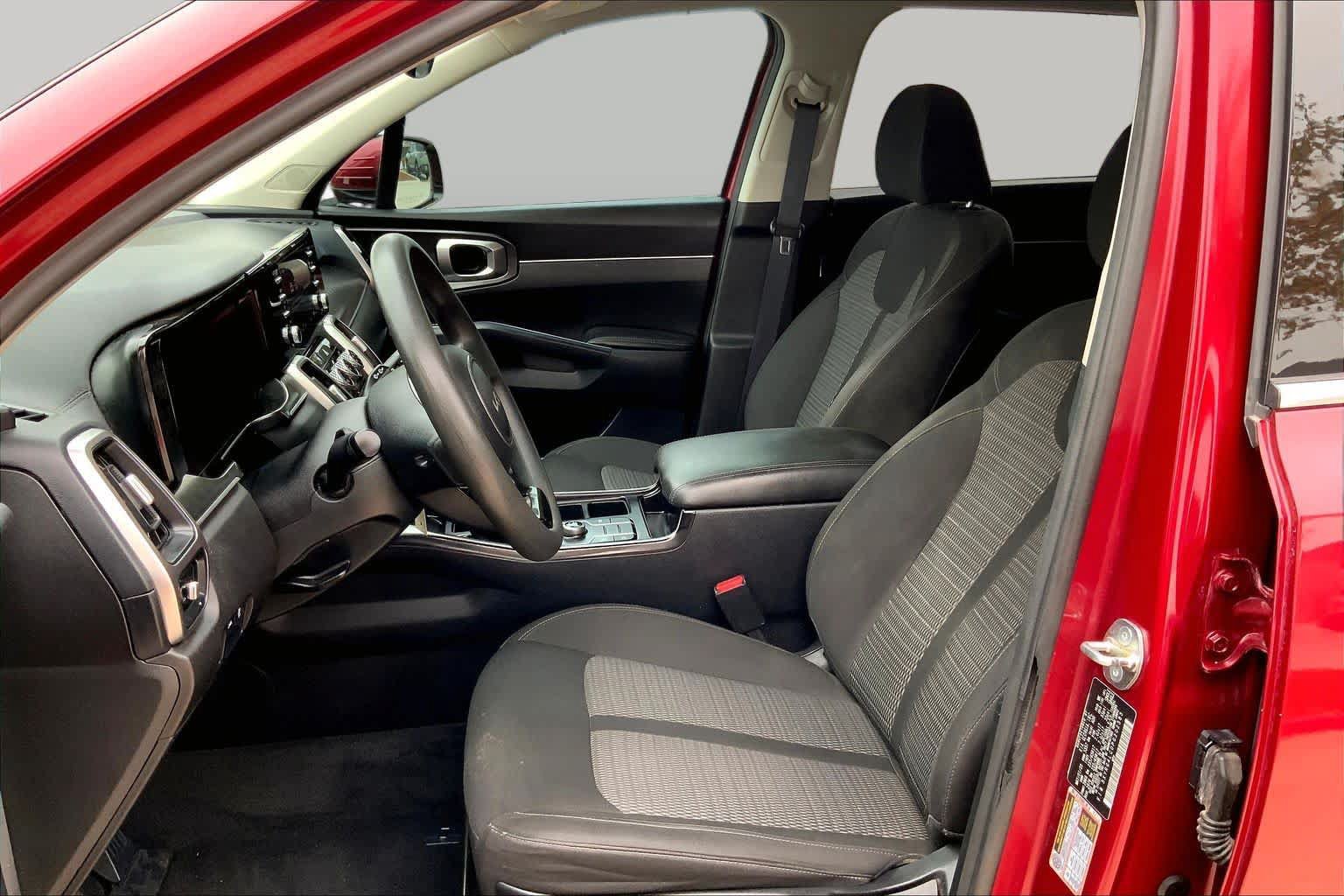 Used 2023 Kia Sorento LX FWD image 7