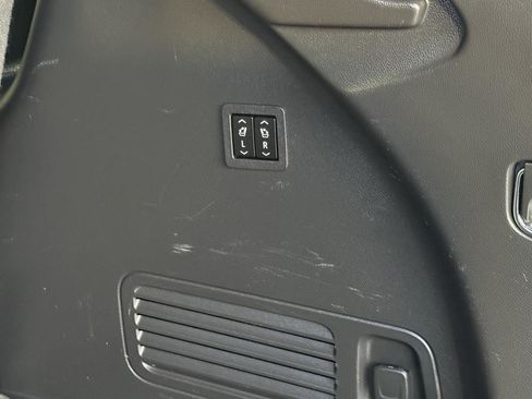 Used 2021 Buick Enclave Avenir w/ Avenir Technology Package image 49