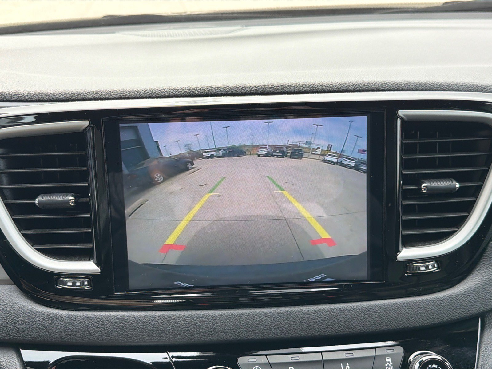 Used 2025 Chrysler Pacifica Select FWD image 18