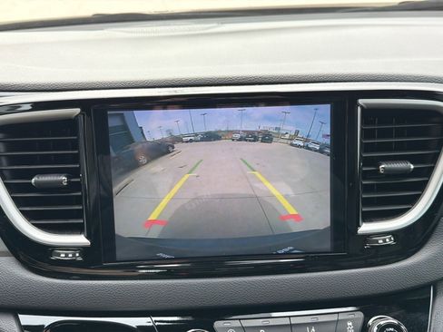 Used 2025 Chrysler Pacifica Select FWD image 18