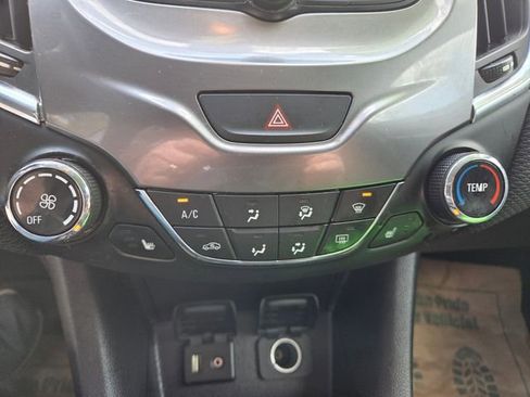 Used 2018 Chevrolet Cruze LT w/ Convenience Package FWD image 33