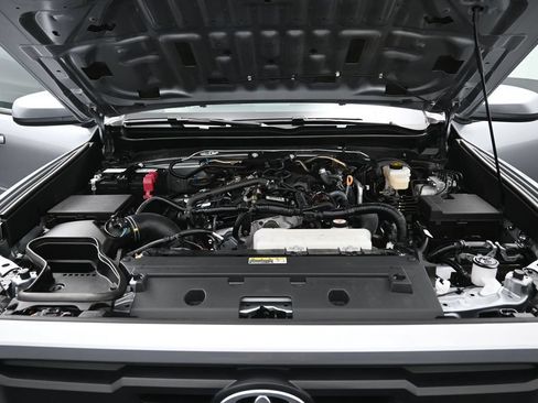 Certified 2025 Toyota Tacoma TRD Sport AWD/4WD image 33