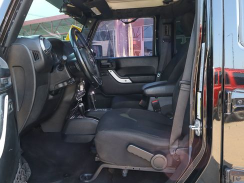 Used 2018 Jeep Wrangler Unlimited Sport S AWD/4WD image 7