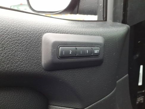 Used 2024 Nissan Titan PRO-4X w/ Pro-4x Convenience Package image 11