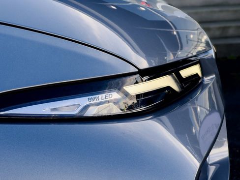 Used 2024 BMW X7 xDrive40i w/ Premium Package image 4