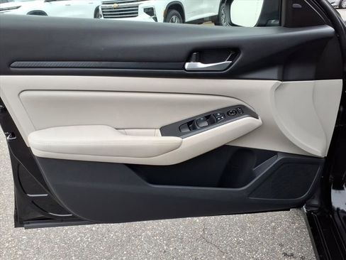 Used 2025 Nissan Altima 2.5 SV FWD image 20