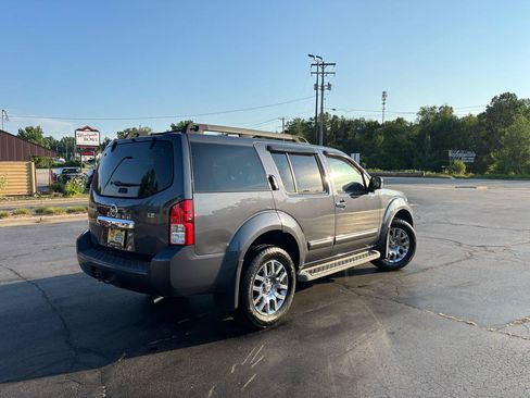 Used 2010 Nissan Pathfinder LE w/ Navigation Pkg AWD/4WD image 9