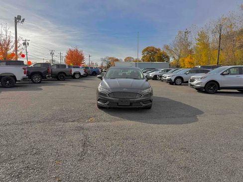 Used 2017 Ford Fusion S image 3