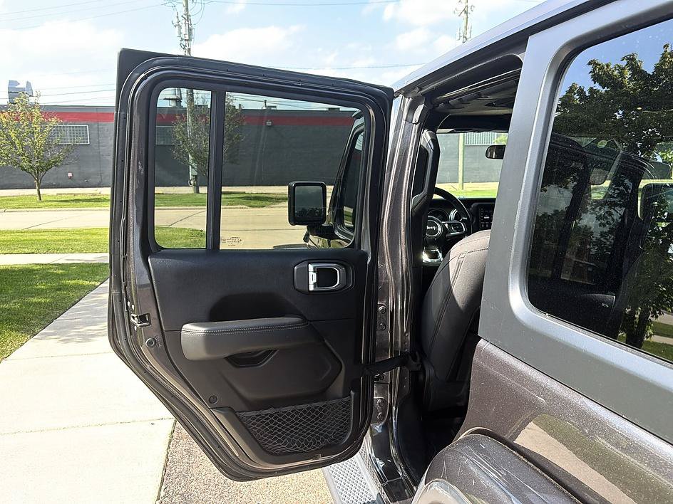 Used 2020 Jeep Wrangler Unlimited Sahara AWD/4WD image 28