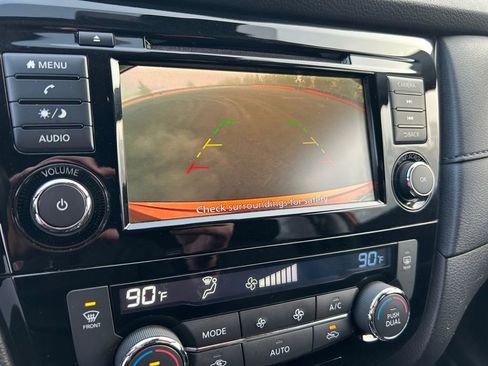 Used 2020 Nissan Rogue SV image 19