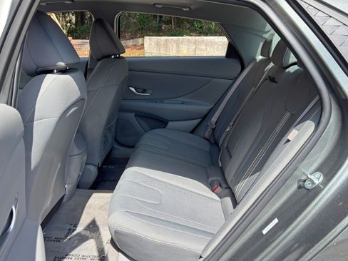 Used 2025 Hyundai Elantra SEL FWD image 40