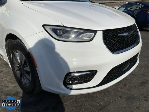 Used 2022 Chrysler Pacifica Limited w/ Uconnect Theater Family Group image 76