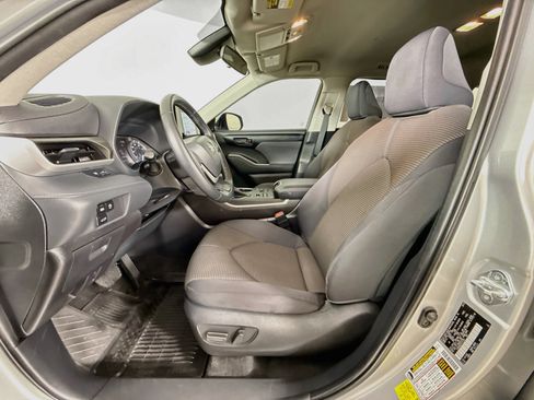 Used 2023 Toyota Highlander LE AWD/4WD image 21
