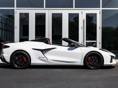 Used 2023 Chevrolet Corvette Z06 w/ Stealth Interior Trim Package image 21