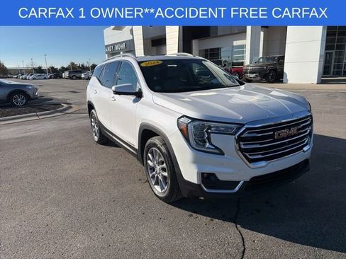 Used 2024 GMC Terrain SLT w/ Infotainment Package II image 15