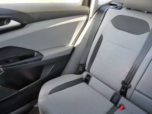 Certified 2022 Volkswagen Taos SE image 12