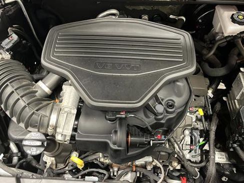 Used 2022 GMC Acadia AT4 w/ Technology Package AWD/4WD image 29