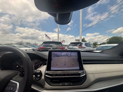 Used 2025 Jeep Compass Limited AWD/4WD image 22