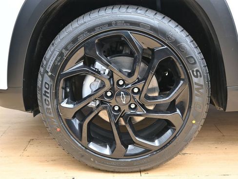 Used 2024 Chevrolet Trax RS FWD image 9