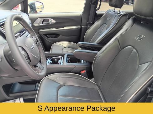 Used 2026 Chrysler Pacifica Limited w/ S Appearance Package FWD image 12