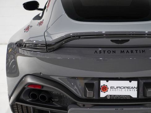 Used 2022 Aston Martin V8 Vantage Coupe RWD image 35