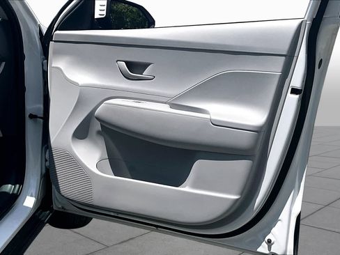 Used 2025 Hyundai Kona SEL FWD image 23