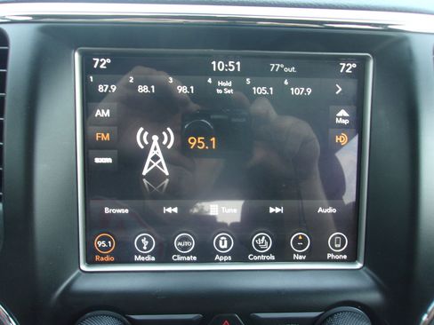 Used 2018 Jeep Grand Cherokee Altitude AWD/4WD image 21