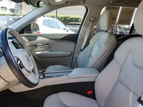 Used 2023 Volvo XC90 B6 Plus w/ Protection Package Premier image 18