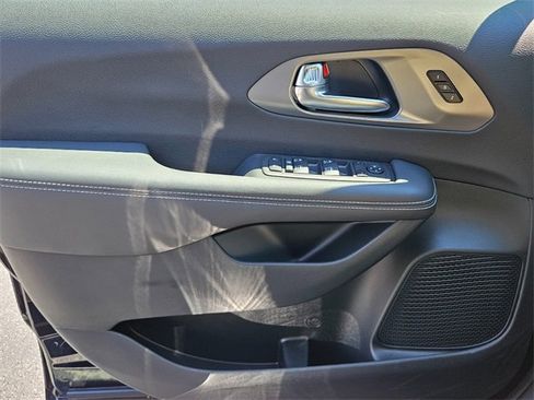 New 2026 Chrysler Pacifica Select image 14