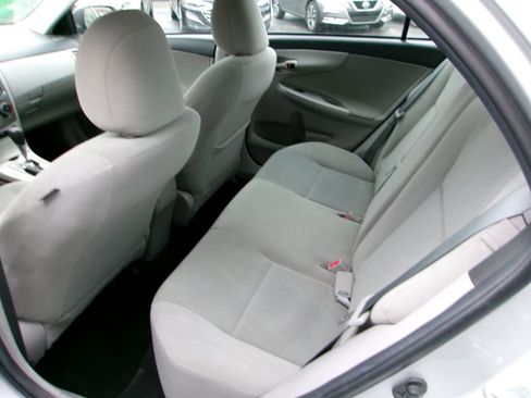 Used 2013 Toyota Corolla LE image 5