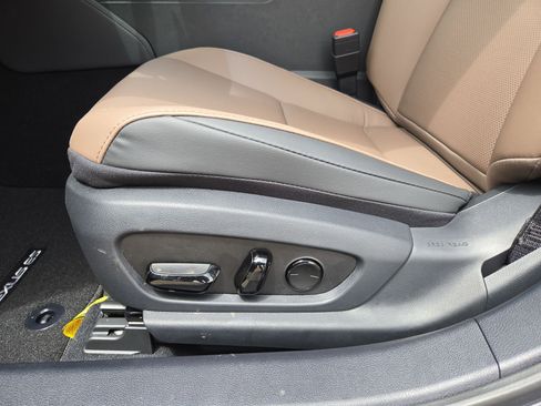 Certified 2025 Lexus ES 300h w/ Premium Package image 17