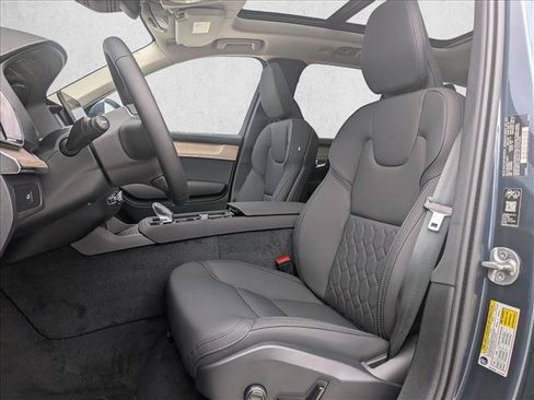 Used 2026 Volvo XC90 B5 Plus w/ Protection Package AWD/4WD image 4