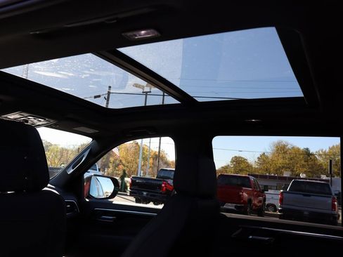 New 2026 Chevrolet Suburban RST image 22