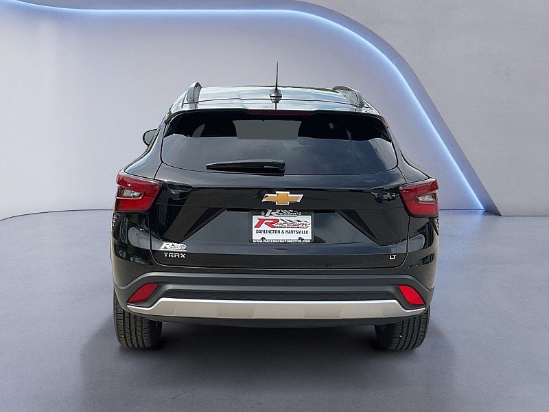 Used 2025 Chevrolet Trax LT FWD image 4