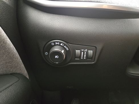 Used 2023 Jeep Compass Latitude AWD/4WD image 29