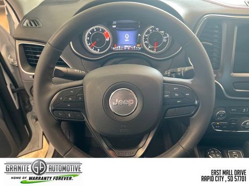 Used 2022 Jeep Cherokee Trailhawk w/ Trailer Tow Group AWD/4WD image 15