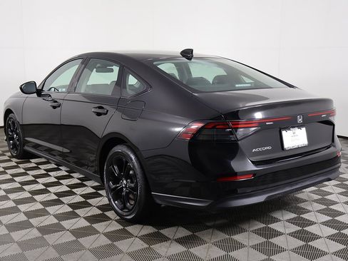 Certified 2025 Honda Accord SE image 9