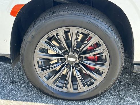 Used 2023 Cadillac Escalade V w/ LPO, ONYX Package image 30