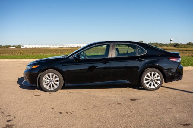 Used 2018 Toyota Camry LE FWD image 4