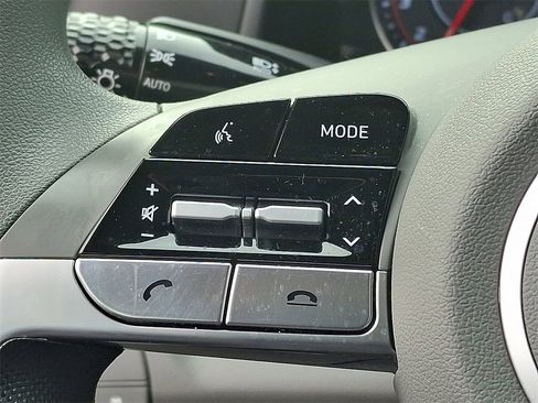 Used 2023 Hyundai Elantra SEL image 21